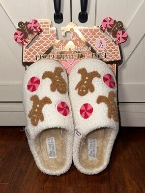 Peppermint & Pine Gingerbread Man Candy Slipper Set with Claw Clips